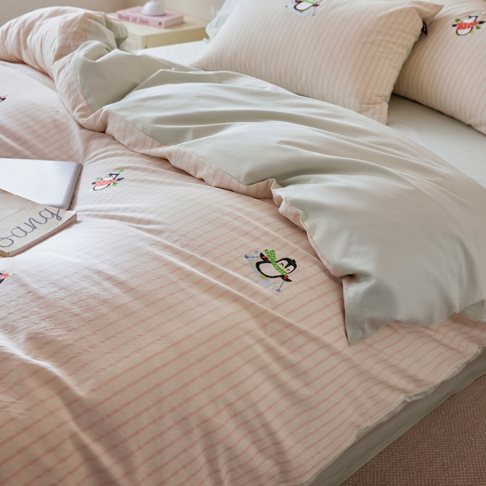 91家纺网 家纺一手货源 找家纺 （总）卡姿家纺 2026春夏全棉色织水洗棉萌趣小刺绣四件套系列