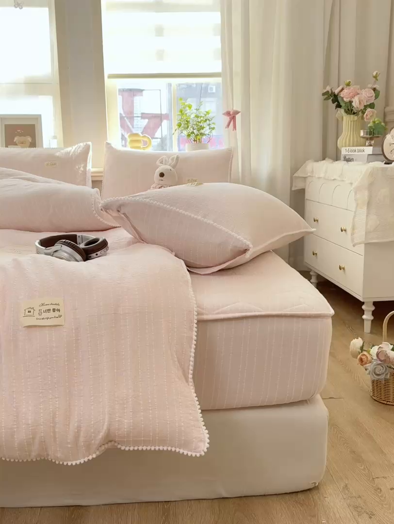 91家纺网 家纺一手货源 找家纺 蝶帕家纺 2026新款无印色织提花加棉床笠四件套 柔雾粉