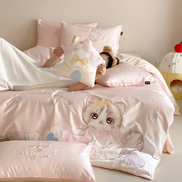 91家纺网 家纺一手货源 找家纺 （总）卡姿家纺 2026春夏全棉60支长绒棉软萌贴布绣四件套— 元气阿喵