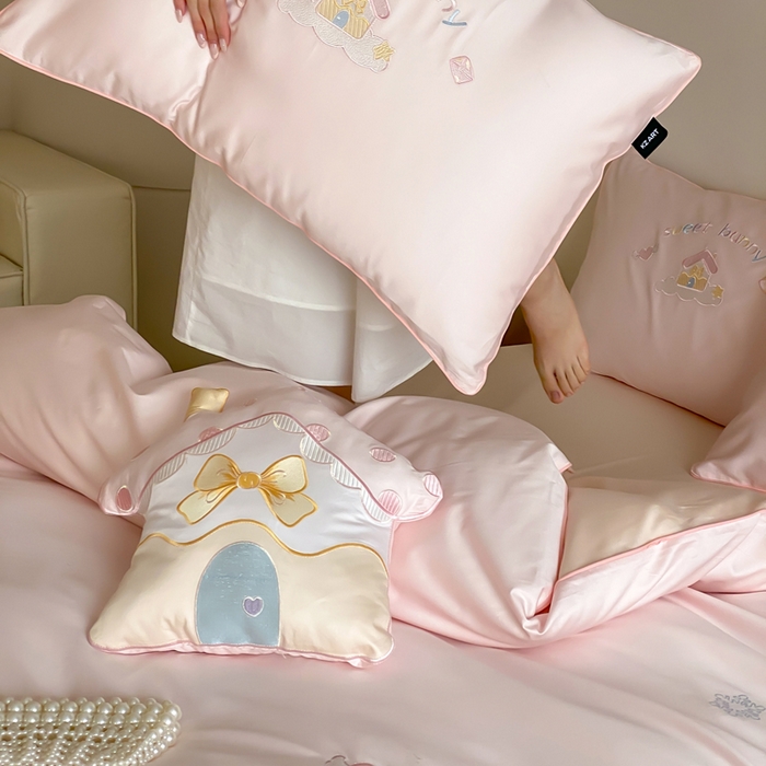 91家纺网 家纺一手货源 找家纺 卡姿家纺 2026春夏全棉60支长绒棉软萌贴布绣四件套— 元气阿喵 元气阿喵-粉