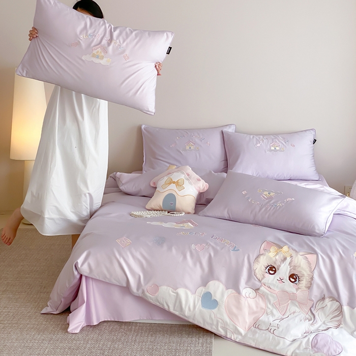 91家纺网 家纺一手货源 找家纺 卡姿家纺 2026春夏全棉60支长绒棉软萌贴布绣四件套— 元气阿喵 元气阿喵-紫