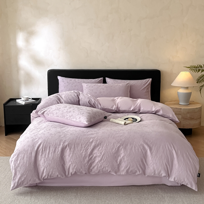 91家纺网 家纺一手货源 找家纺 卡姿家纺 2026春夏全棉高密厚织大提花轻奢四件套 露柯-丁香紫