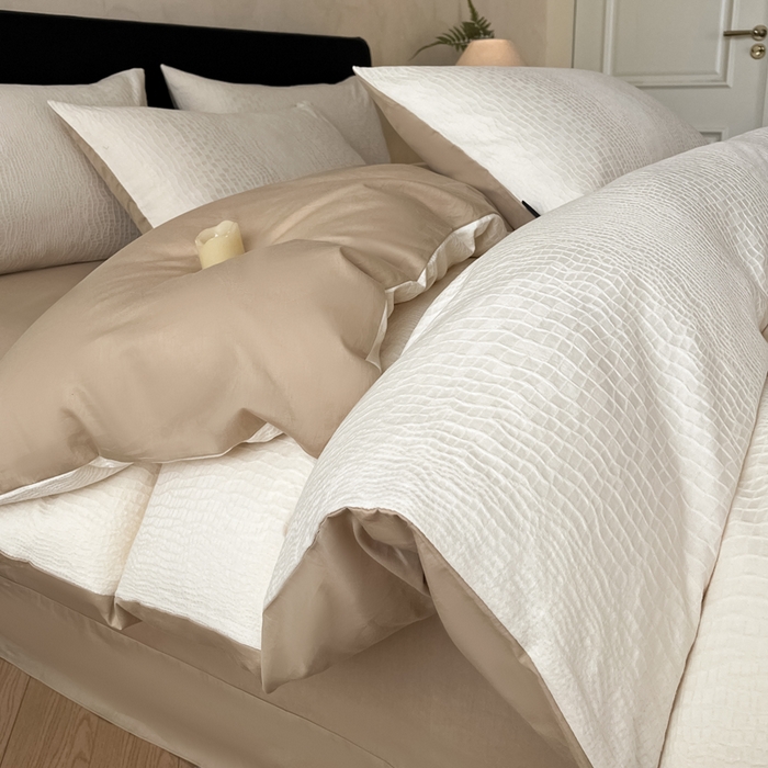 91家纺网 家纺一手货源 找家纺 卡姿家纺 2026春夏全棉高密厚织大提花轻奢四件套 石烁-奶白