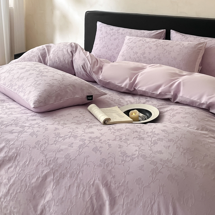 91家纺网 家纺一手货源 找家纺 卡姿家纺 2026春夏全棉高密厚织大提花轻奢四件套 露柯-丁香紫