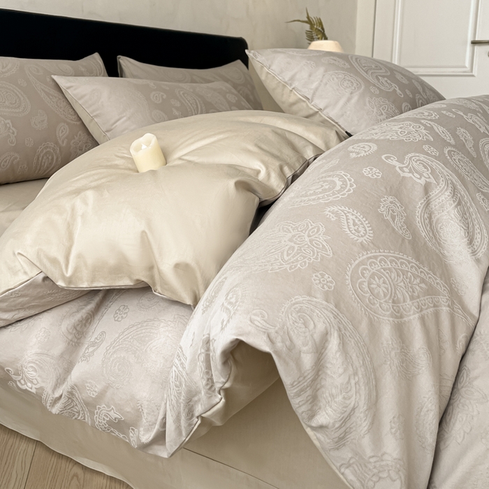 91家纺网 家纺一手货源 找家纺 卡姿家纺 2026春夏全棉高密厚织大提花轻奢四件套 腰果素绘-香槟驼