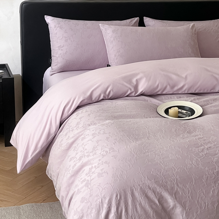 91家纺网 家纺一手货源 找家纺 卡姿家纺 2026春夏全棉高密厚织大提花轻奢四件套 露柯-丁香紫