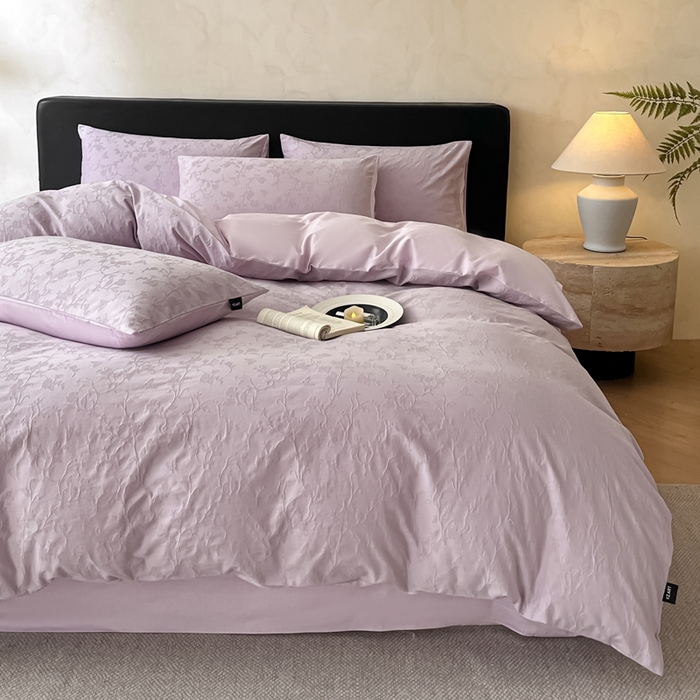 91家纺网 家纺一手货源 找家纺 卡姿家纺 2026春夏全棉高密厚织大提花轻奢四件套 露柯-丁香紫