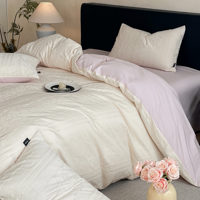 91家纺网 家纺一手货源 找家纺 卡姿家纺 2026春夏全棉高密厚织大提花轻奢四件套 花样甜心-奶白