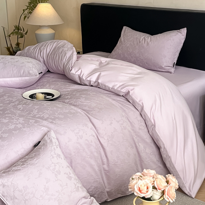 91家纺网 家纺一手货源 找家纺 卡姿家纺 2026春夏全棉高密厚织大提花轻奢四件套 露柯-丁香紫