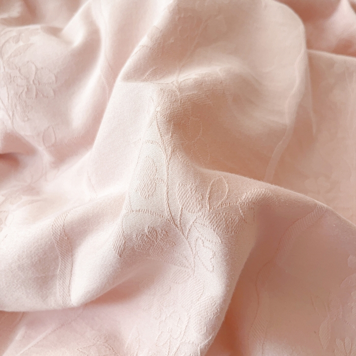 91家纺网 家纺一手货源 找家纺 卡姿家纺 2026春夏全棉高密厚织大提花轻奢四件套 浪漫情缘-粉