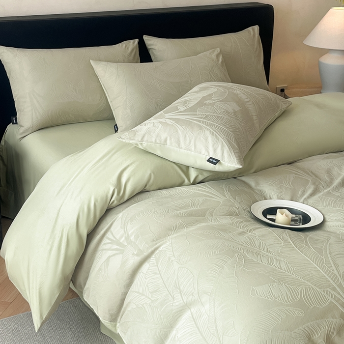 91家纺网 家纺一手货源 找家纺 卡姿家纺 2026春夏全棉高密厚织大提花轻奢四件套 焦野-奶绿