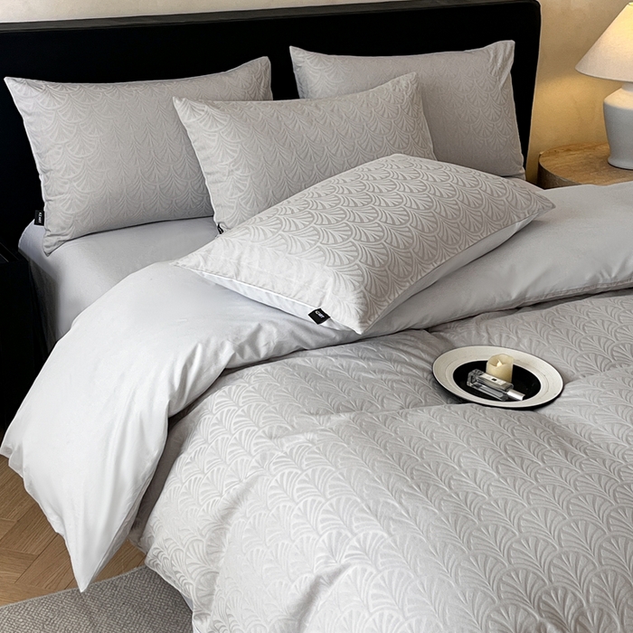 91家纺网 家纺一手货源 找家纺 卡姿家纺 2026春夏全棉高密厚织大提花轻奢四件套 伊贝卡-银灰