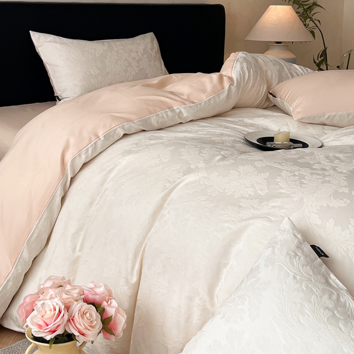 91家纺网 家纺一手货源 找家纺 卡姿家纺 2026春夏全棉高密厚织大提花轻奢四件套 柔风香草-奶白