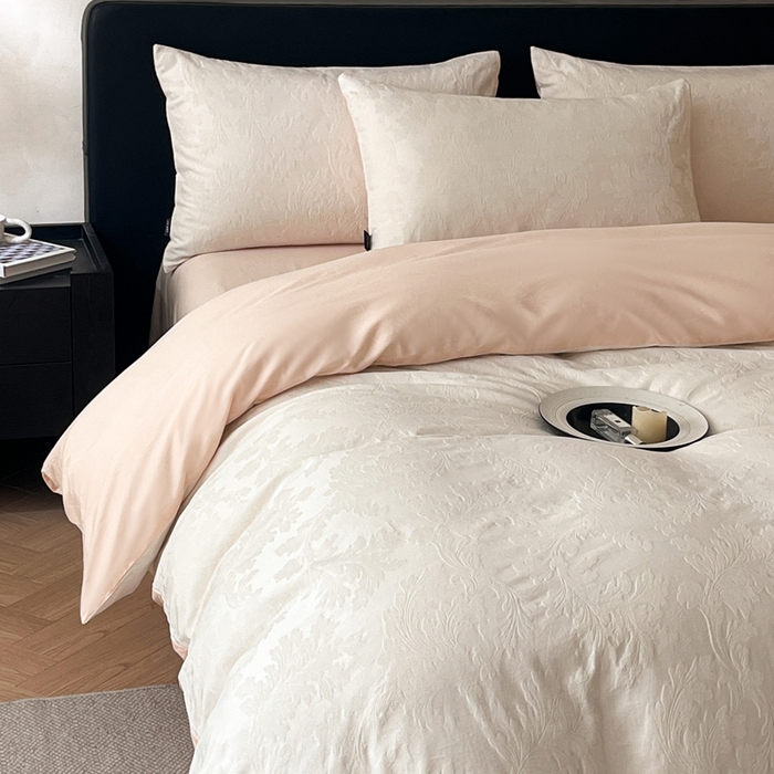 91家纺网 家纺一手货源 找家纺 卡姿家纺 2026春夏全棉高密厚织大提花轻奢四件套 柔风香草-奶白