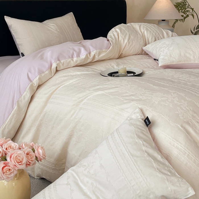 91家纺网 家纺一手货源 找家纺 卡姿家纺 2026春夏全棉高密厚织大提花轻奢四件套 花样甜心-奶白