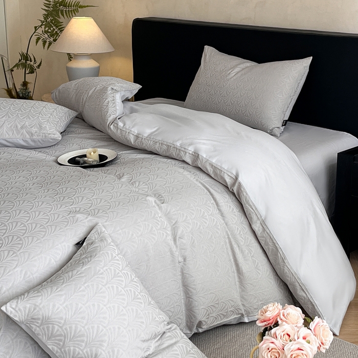 91家纺网 家纺一手货源 找家纺 卡姿家纺 2026春夏全棉高密厚织大提花轻奢四件套 伊贝卡-银灰