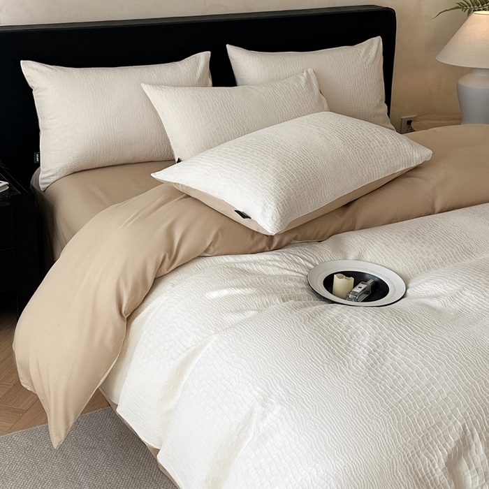 91家纺网 家纺一手货源 找家纺 卡姿家纺 2026春夏全棉高密厚织大提花轻奢四件套 石烁-奶白