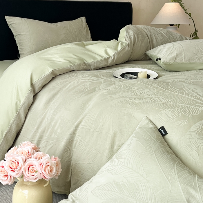 91家纺网 家纺一手货源 找家纺 卡姿家纺 2026春夏全棉高密厚织大提花轻奢四件套 焦野-奶绿