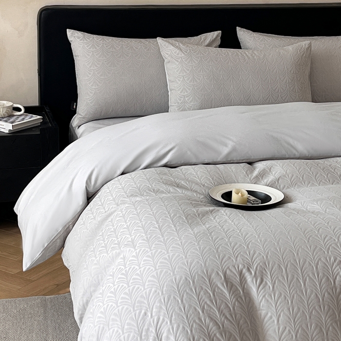 91家纺网 家纺一手货源 找家纺 卡姿家纺 2026春夏全棉高密厚织大提花轻奢四件套 伊贝卡-银灰