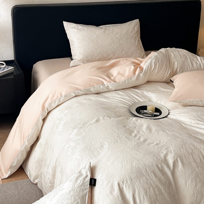 91家纺网 家纺一手货源 找家纺 卡姿家纺 2026春夏全棉高密厚织大提花轻奢四件套 柔风香草-奶白