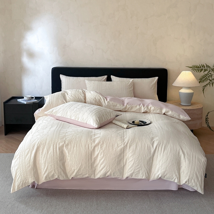 91家纺网 家纺一手货源 找家纺 卡姿家纺 2026春夏全棉高密厚织大提花轻奢四件套 花样甜心-奶白