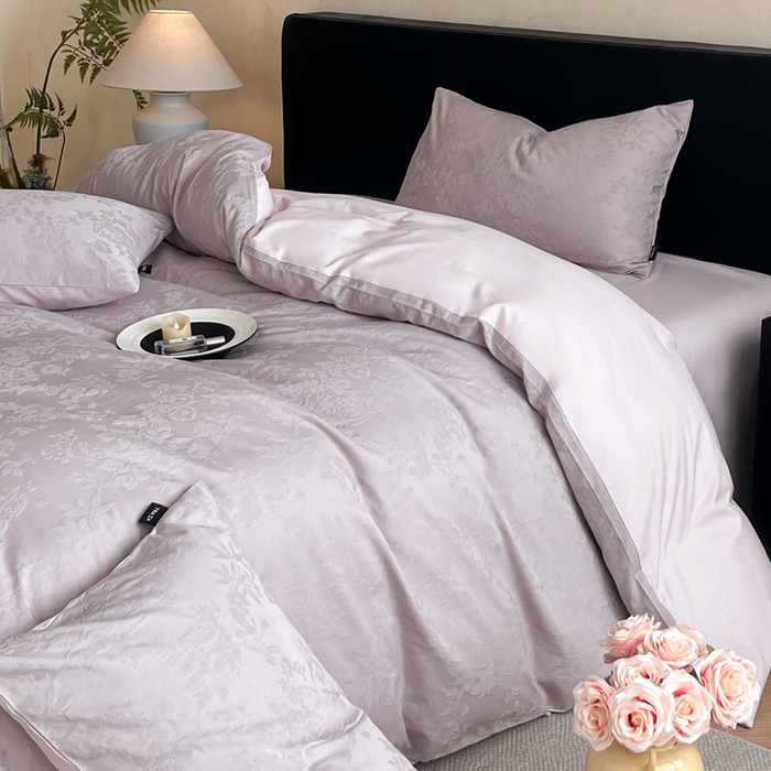 91家纺网 家纺一手货源 找家纺 卡姿家纺 2026春夏全棉高密厚织大提花轻奢四件套 花香韵美-淡雅紫