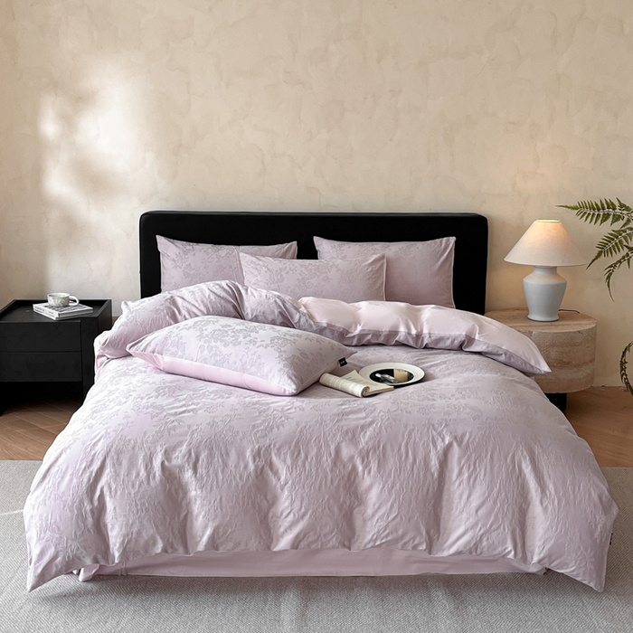 91家纺网 家纺一手货源 找家纺 卡姿家纺 2026春夏全棉高密厚织大提花轻奢四件套 花香韵美-淡雅紫