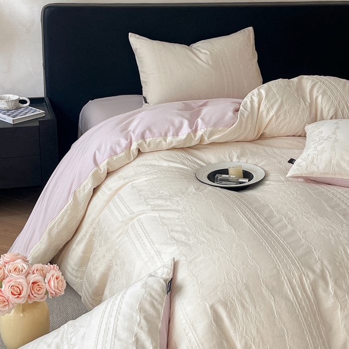 91家纺网 家纺一手货源 找家纺 卡姿家纺 2026春夏全棉高密厚织大提花轻奢四件套 花样甜心-奶白