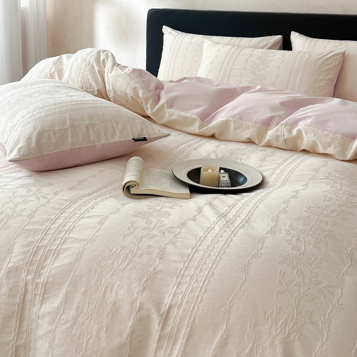 91家纺网 家纺一手货源 找家纺 卡姿家纺 2026春夏全棉高密厚织大提花轻奢四件套 花样甜心-奶白