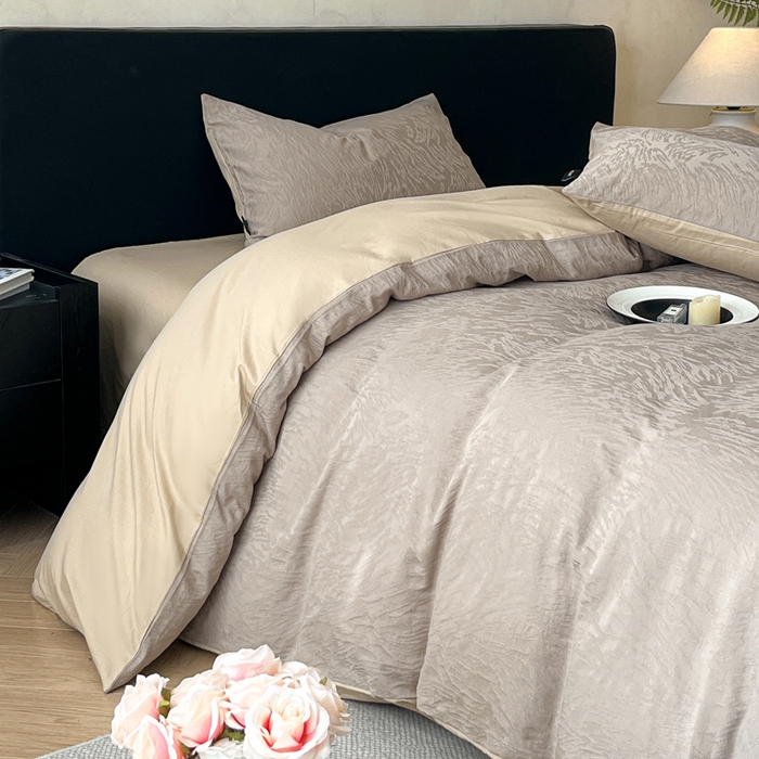 91家纺网 家纺一手货源 找家纺 卡姿家纺 2026春夏全棉高密厚织大提花轻奢四件套 克拉拉-香槟驼