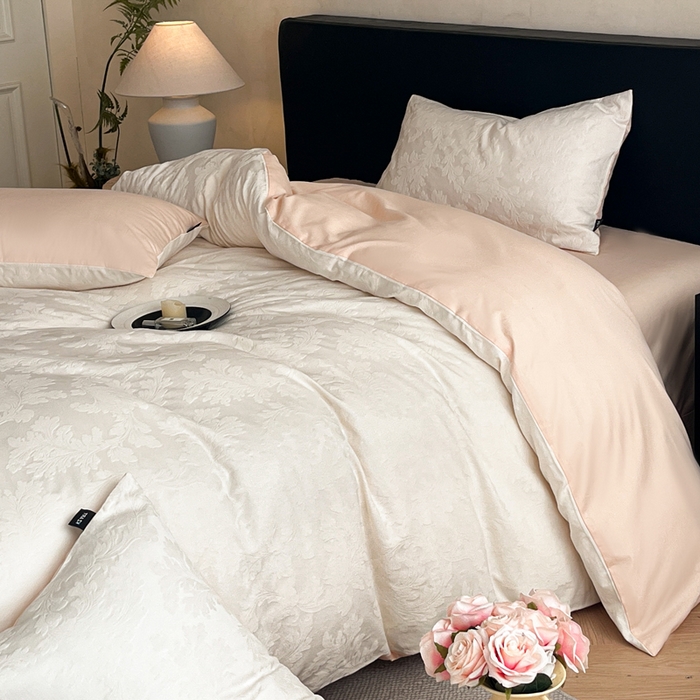 91家纺网 家纺一手货源 找家纺 卡姿家纺 2026春夏全棉高密厚织大提花轻奢四件套 柔风香草-奶白