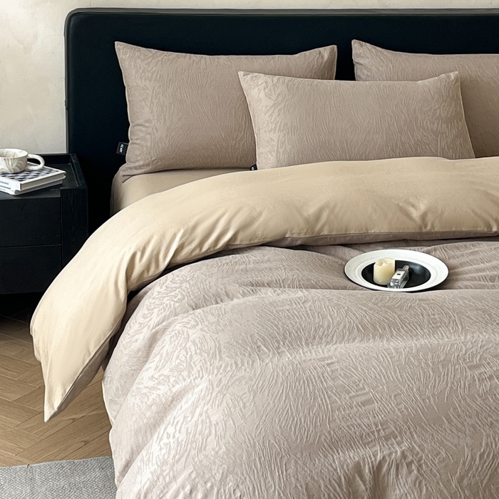 91家纺网 家纺一手货源 找家纺 卡姿家纺 2026春夏全棉高密厚织大提花轻奢四件套 克拉拉-香槟驼