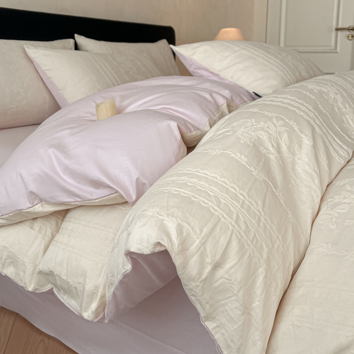 91家纺网 家纺一手货源 找家纺 卡姿家纺 2026春夏全棉高密厚织大提花轻奢四件套 花样甜心-奶白