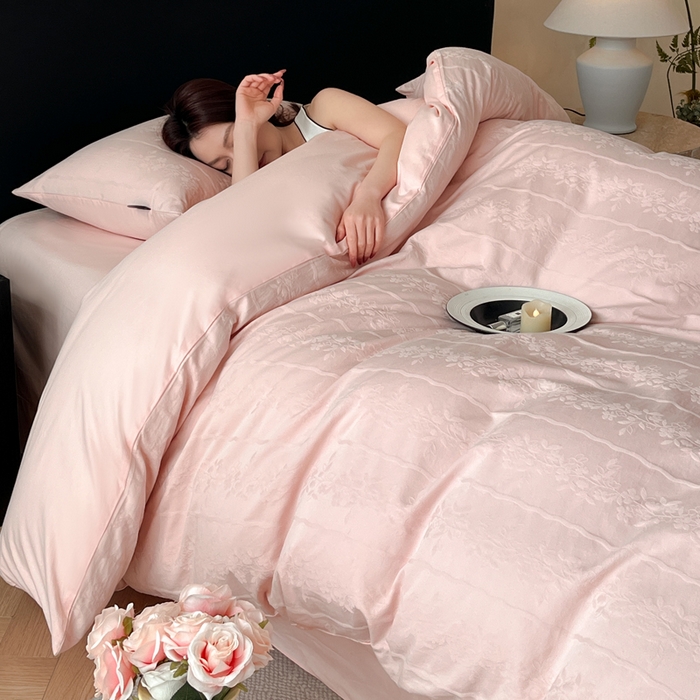 91家纺网 家纺一手货源 找家纺 卡姿家纺 2026春夏全棉高密厚织大提花轻奢四件套 浪漫情缘-粉