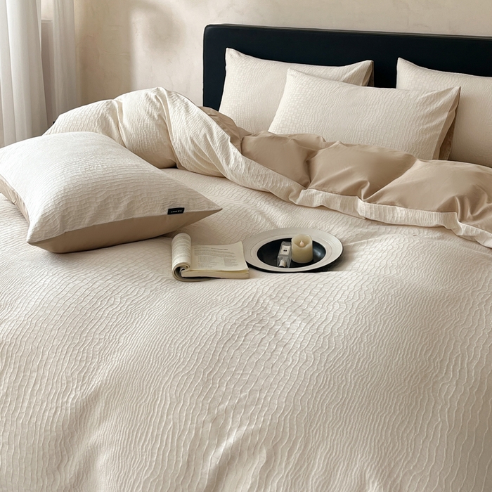 91家纺网 家纺一手货源 找家纺 卡姿家纺 2026春夏全棉高密厚织大提花轻奢四件套 石烁-奶白