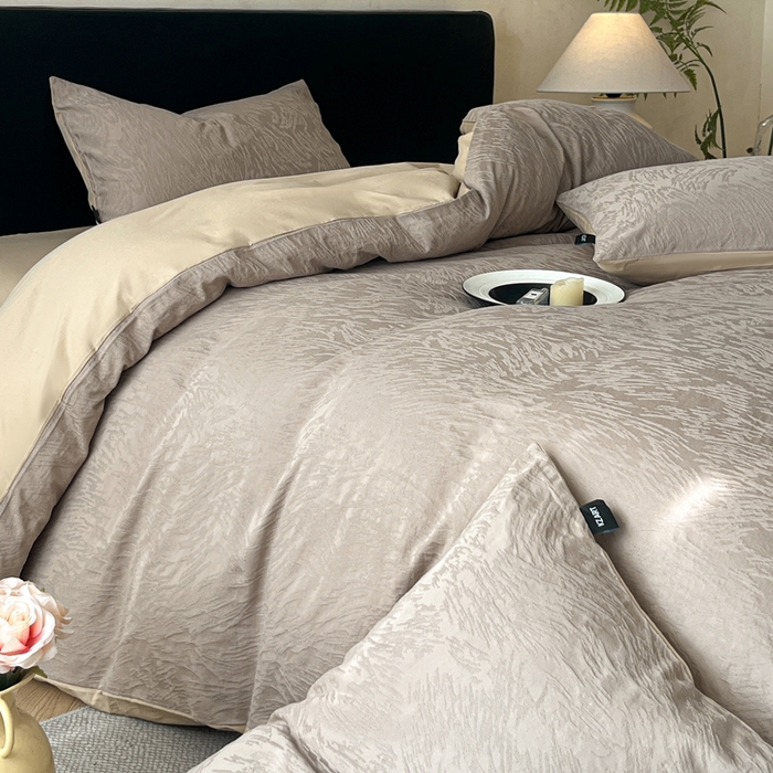 91家纺网 家纺一手货源 找家纺 卡姿家纺 2026春夏全棉高密厚织大提花轻奢四件套 克拉拉-香槟驼