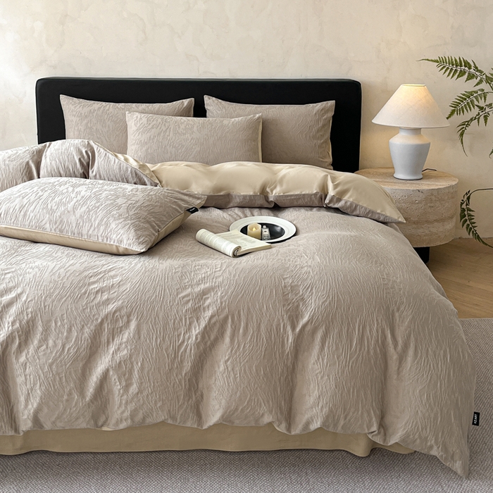 91家纺网 家纺一手货源 找家纺 卡姿家纺 2026春夏全棉高密厚织大提花轻奢四件套 克拉拉-香槟驼