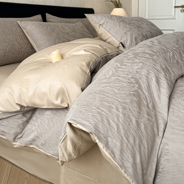 91家纺网 家纺一手货源 找家纺 卡姿家纺 2026春夏全棉高密厚织大提花轻奢四件套 克拉拉-香槟驼