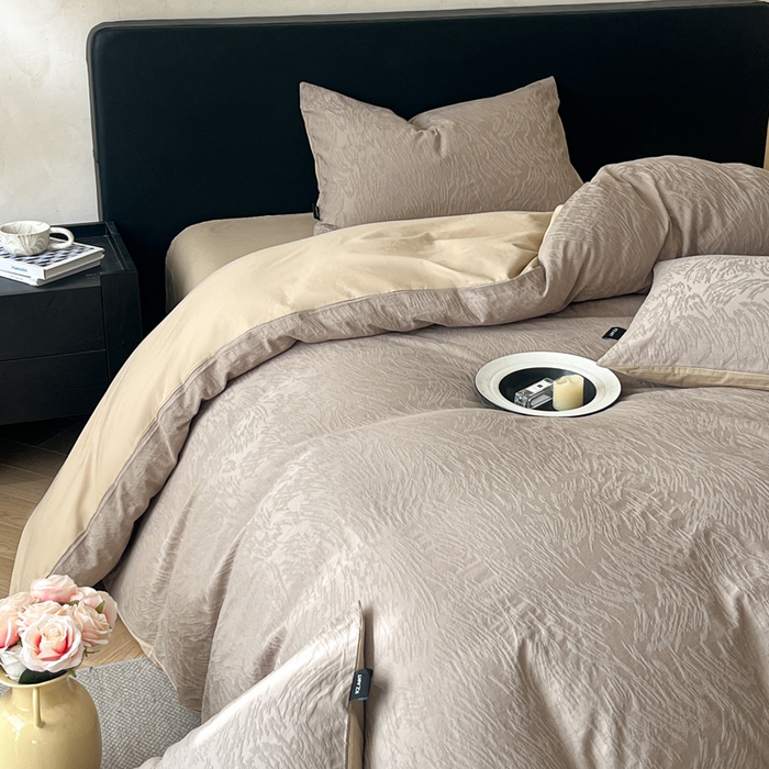 91家纺网 家纺一手货源 找家纺 卡姿家纺 2026春夏全棉高密厚织大提花轻奢四件套 克拉拉-香槟驼