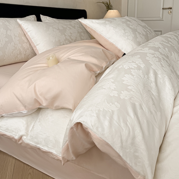 91家纺网 家纺一手货源 找家纺 卡姿家纺 2026春夏全棉高密厚织大提花轻奢四件套 柔风香草-奶白