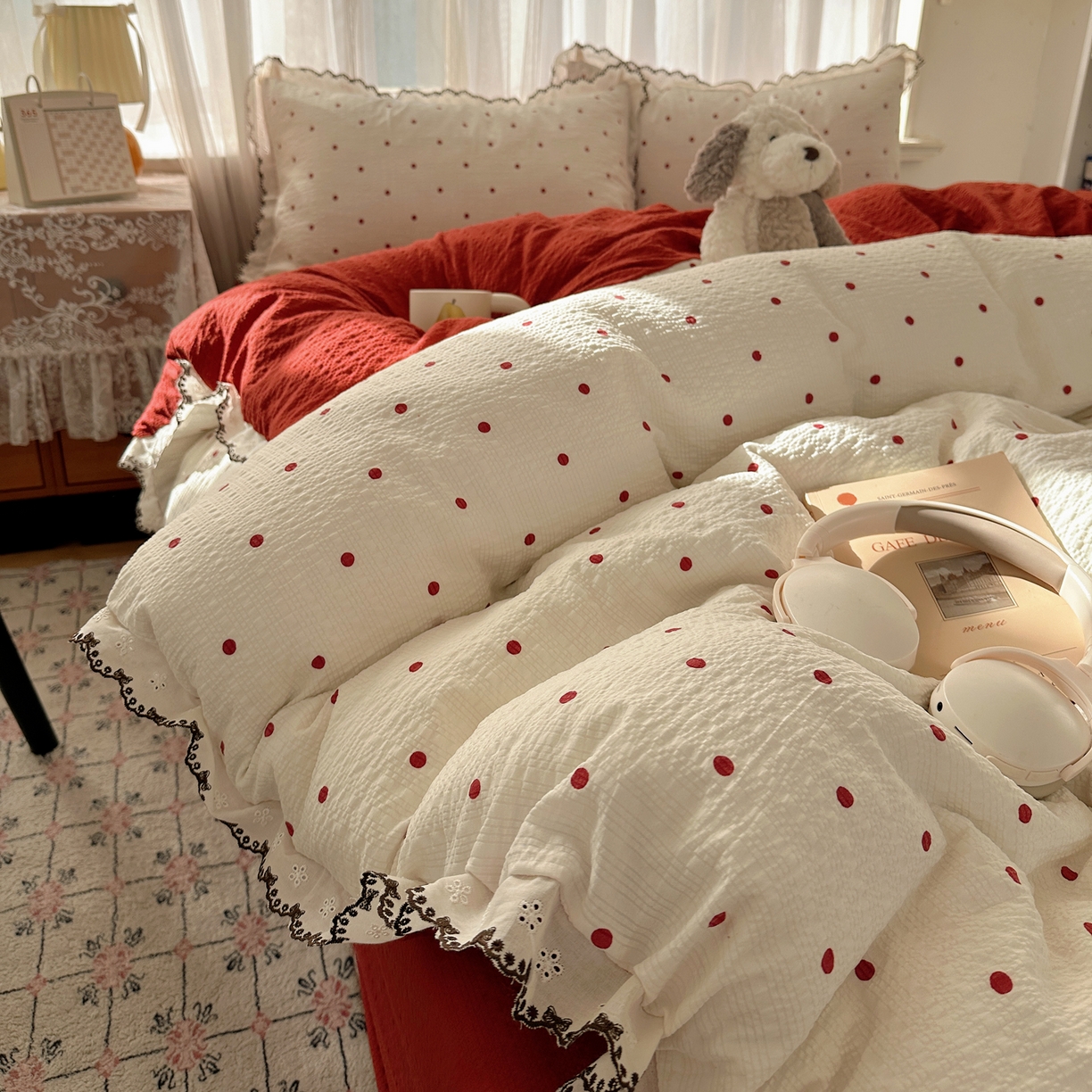 91家纺网 家纺一手货源 找家纺 凯洛奇 2026新款高品质A类泡芙纱甜栗花边套件系列一小红书推荐 波点情书