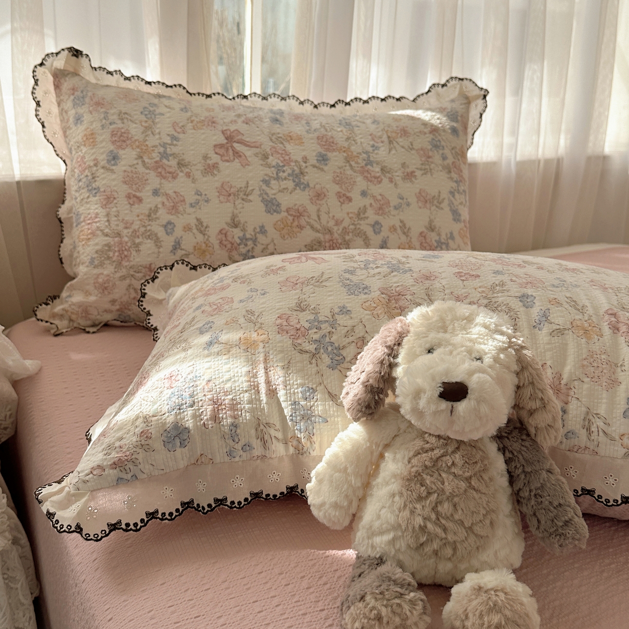 91家纺网 家纺一手货源 找家纺 凯洛奇 2026新款高品质A类泡芙纱甜栗花边套件系列一小红书推荐 粉雾花境