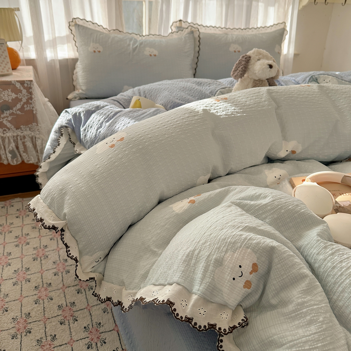 91家纺网 家纺一手货源 找家纺 凯洛奇 2026新款高品质A类泡芙纱甜栗花边套件系列一小红书推荐 云眠奶蓝