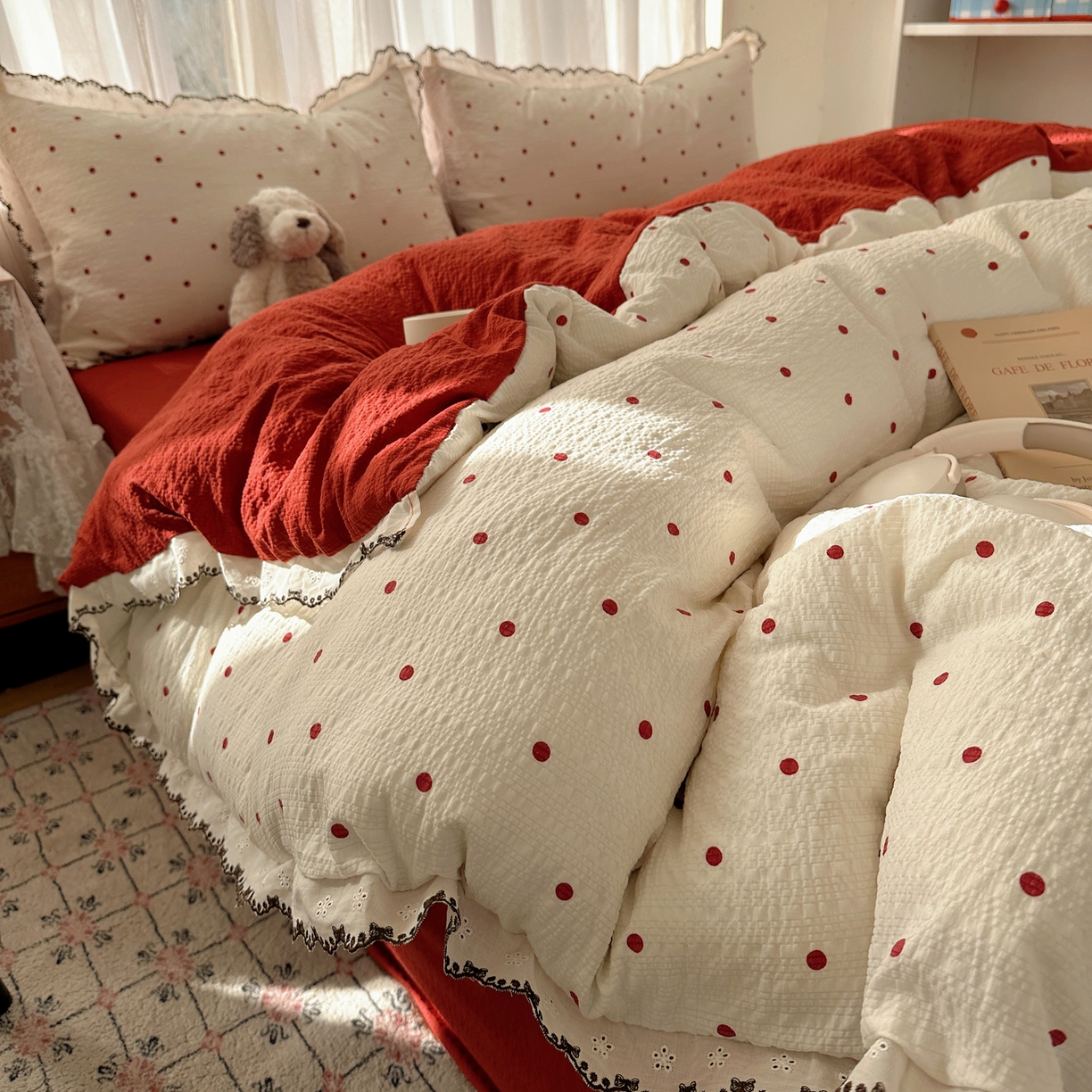 91家纺网 家纺一手货源 找家纺 凯洛奇 2026新款高品质A类泡芙纱甜栗花边套件系列一小红书推荐 波点情书