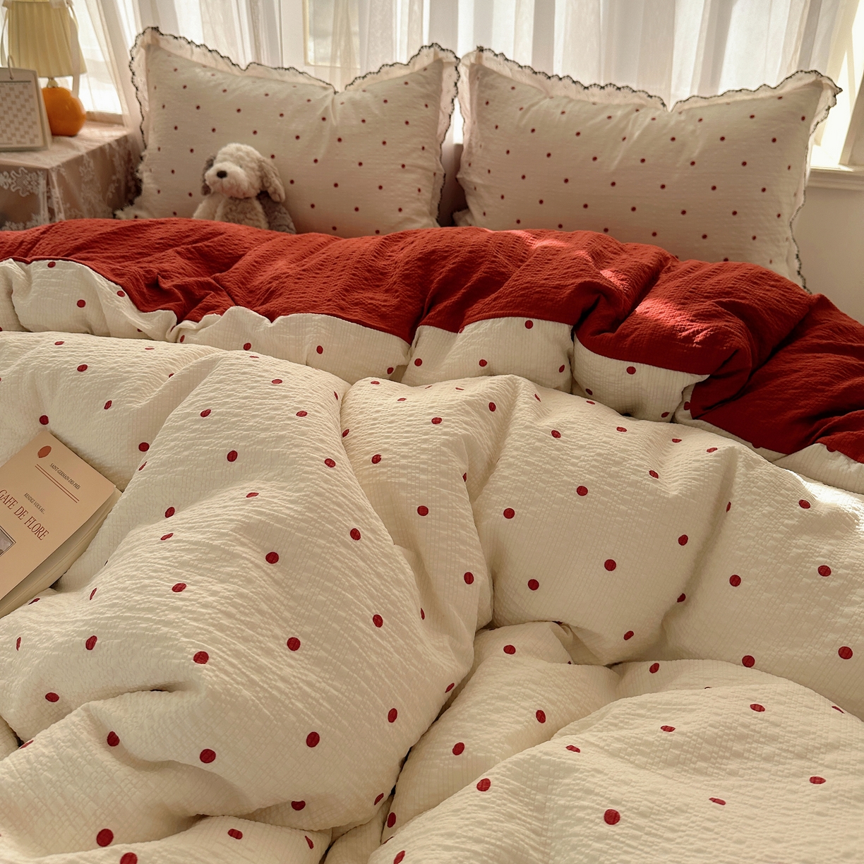 91家纺网 家纺一手货源 找家纺 凯洛奇 2026新款高品质A类泡芙纱甜栗花边套件系列一小红书推荐 波点情书