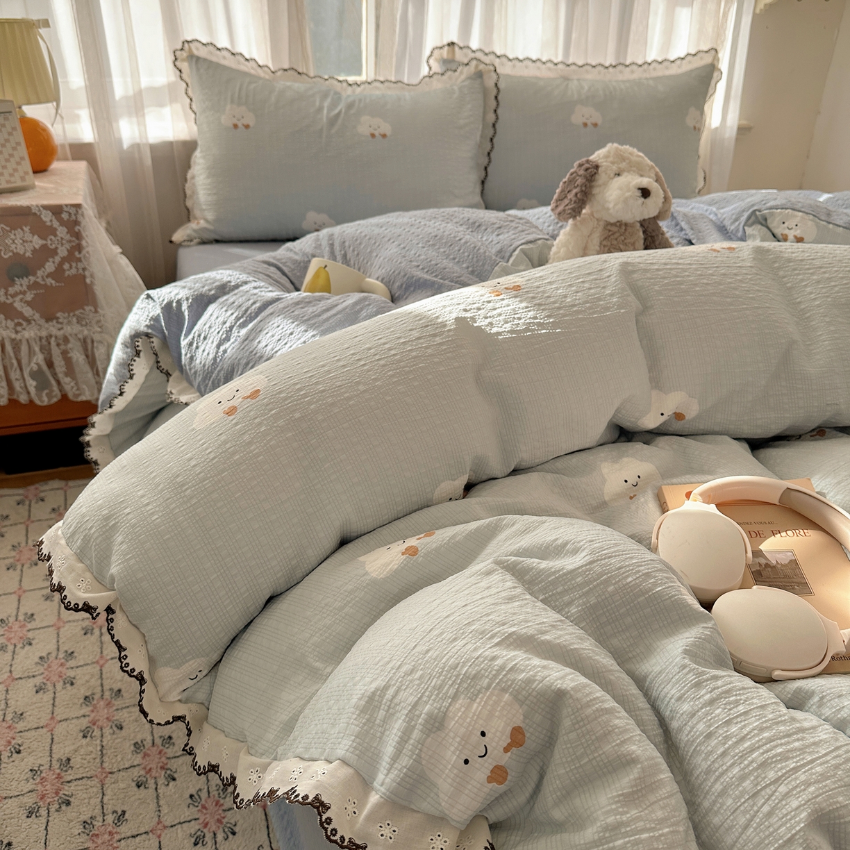 91家纺网 家纺一手货源 找家纺 凯洛奇 2026新款高品质A类泡芙纱甜栗花边套件系列一小红书推荐 云眠奶蓝