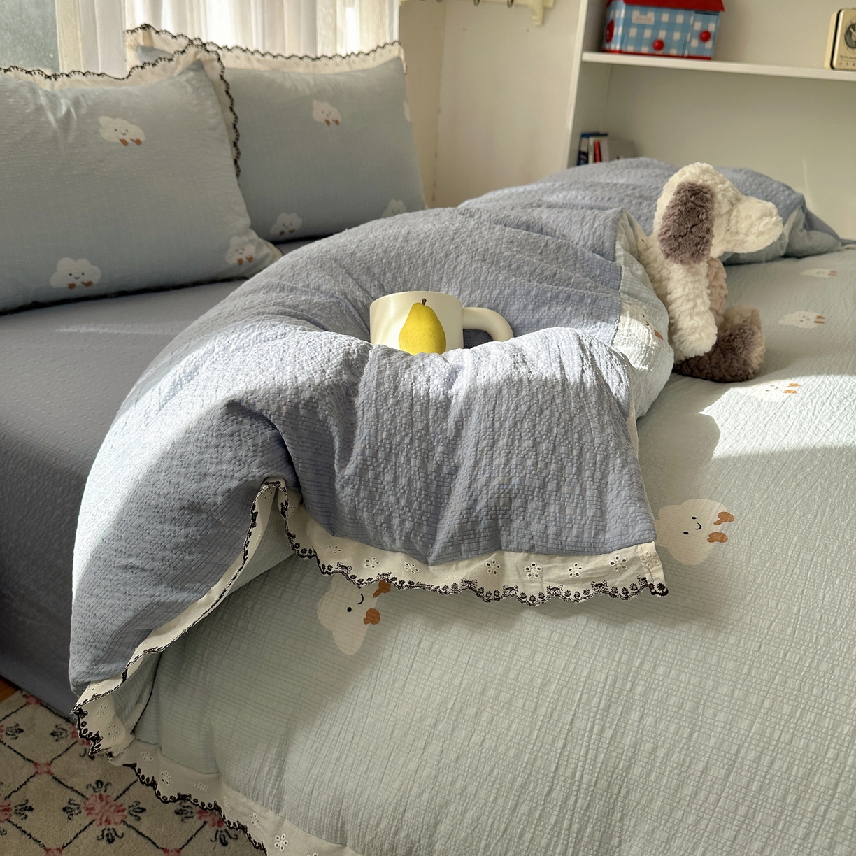 91家纺网 家纺一手货源 找家纺 凯洛奇 2026新款高品质A类泡芙纱甜栗花边套件系列一小红书推荐 云眠奶蓝