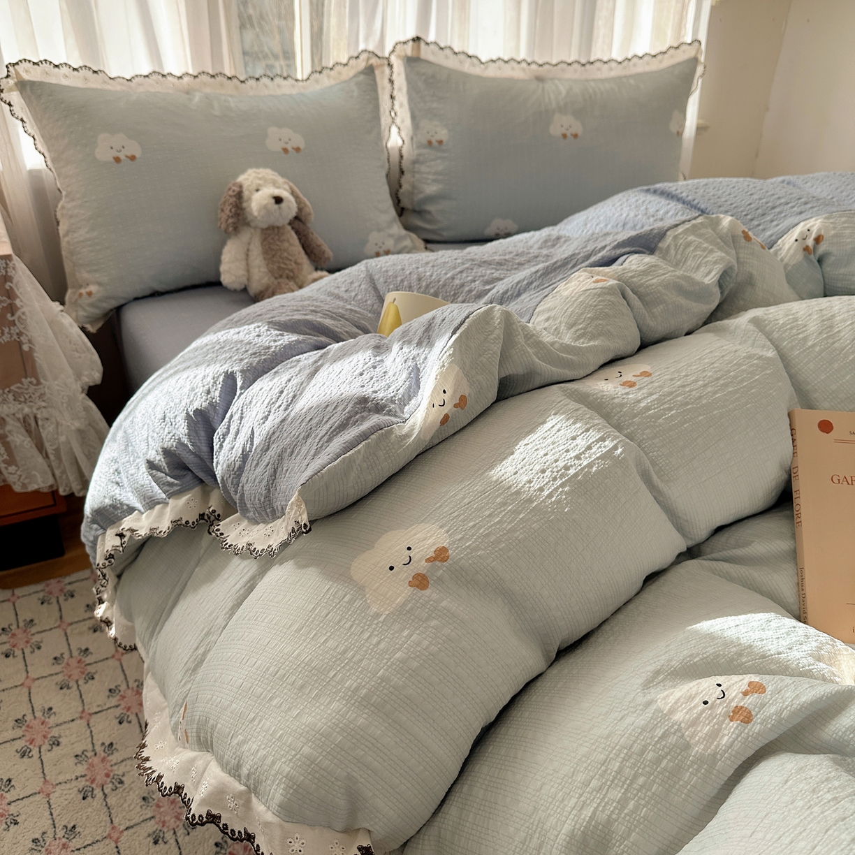 91家纺网 家纺一手货源 找家纺 凯洛奇 2026新款高品质A类泡芙纱甜栗花边套件系列一小红书推荐 云眠奶蓝