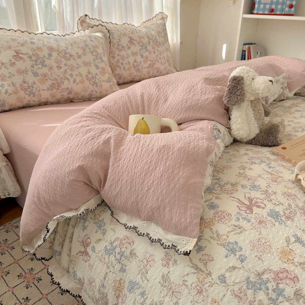 91家纺网 家纺一手货源 找家纺 凯洛奇 2026新款高品质A类泡芙纱甜栗花边套件系列一小红书推荐 粉雾花境