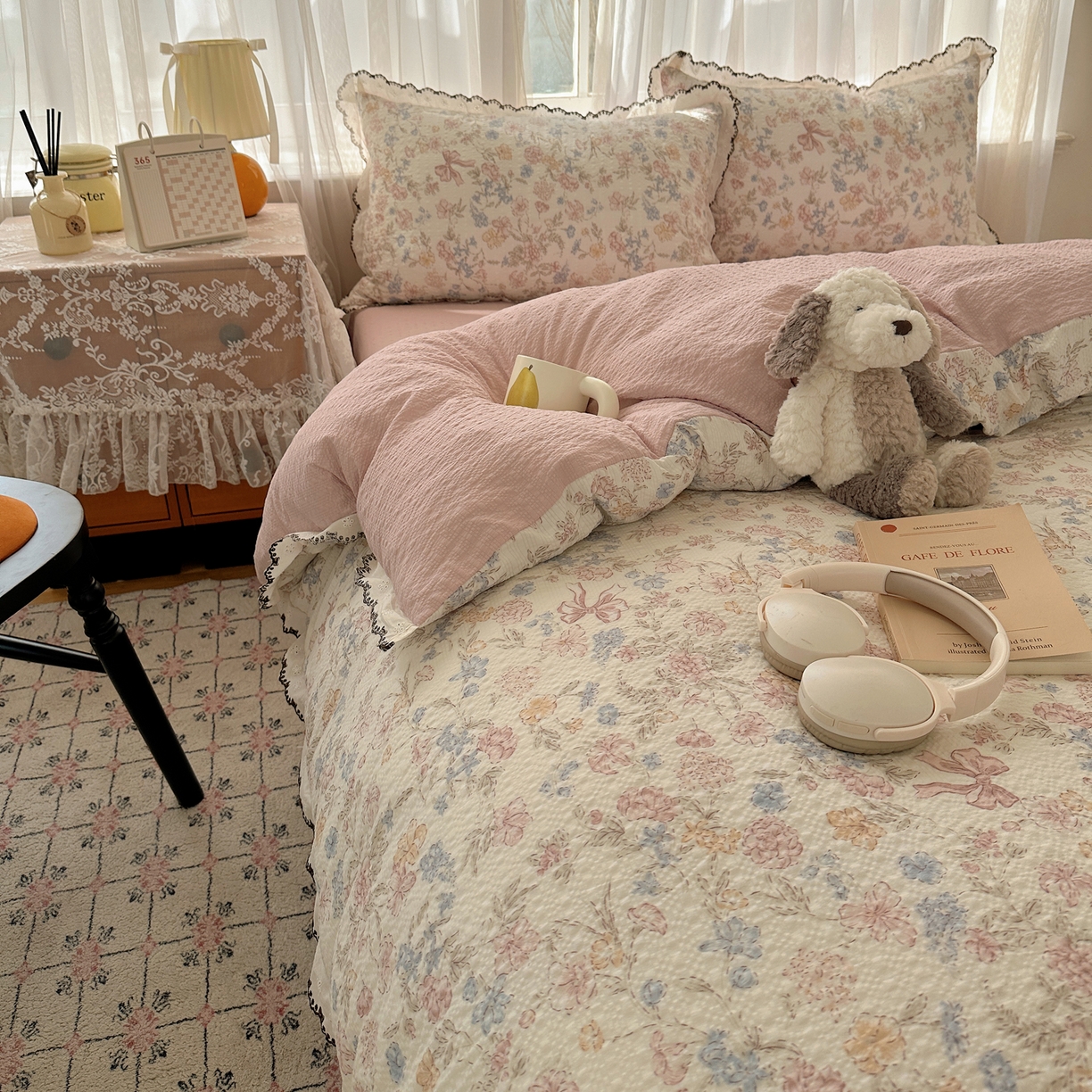 91家纺网 家纺一手货源 找家纺 凯洛奇 2026新款高品质A类泡芙纱甜栗花边套件系列一小红书推荐 粉雾花境